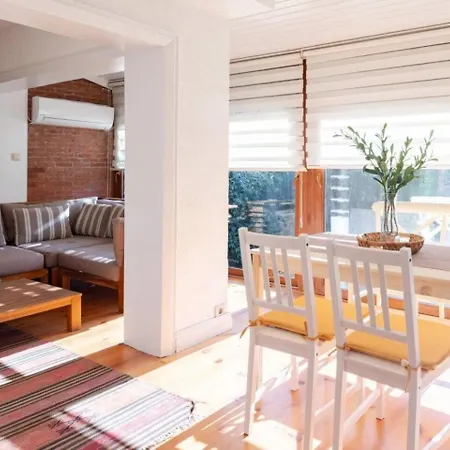 Charming 3bed Private Garden & Terrace! #381 * اسطنبول