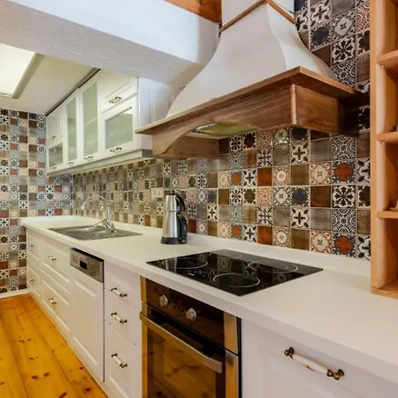 Charming 3bed Private Garden & Terrace! #381 *