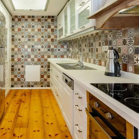 Charming 3bed Private Garden & Terrace! #381 فيلة *