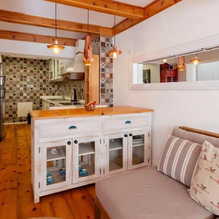Charming 3bed Private Garden & Terrace! #381 Istambul