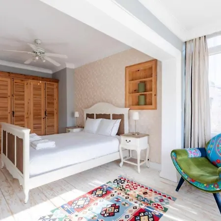 Charming 3bed Private Garden & Terrace! #381 اسطنبول