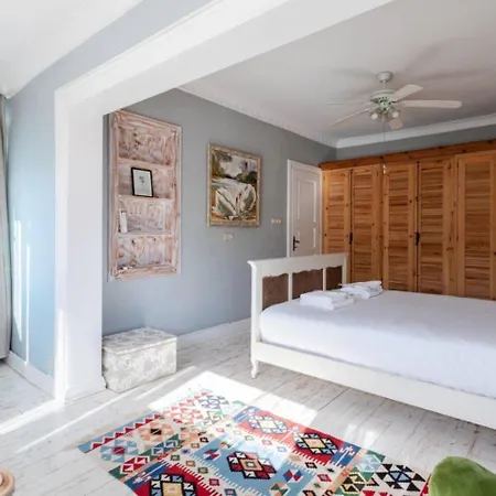 Charming 3bed Private Garden & Terrace! #381 فيلة *