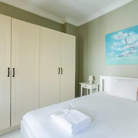 Charming 3bed Private Garden & Terrace! #381 فيلة