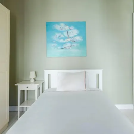 Charming 3bed Private Garden & Terrace! #381 * اسطنبول