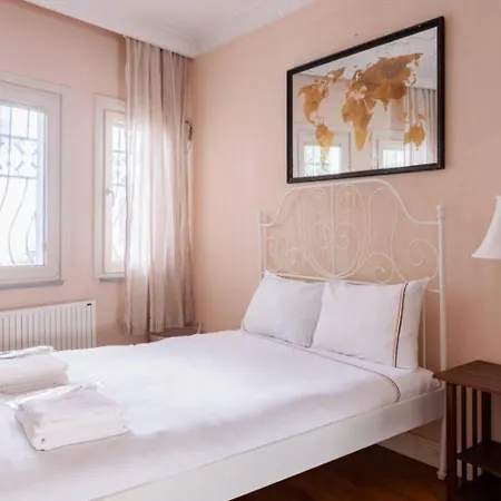 Charming 3bed Private Garden & Terrace! #381 Istambul