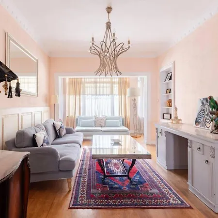 Charming 3bed Private Garden & Terrace! #381 Villa