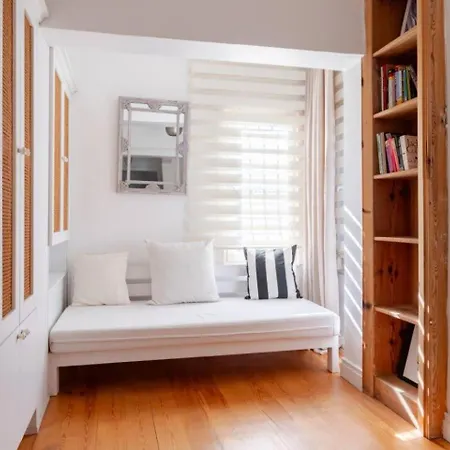 Charming 3bed Private Garden & Terrace! #381 Villa