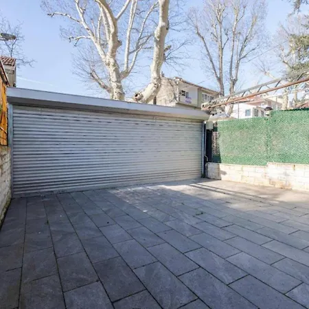 Charming 3bed Private Garden & Terrace! #381 * اسطنبول